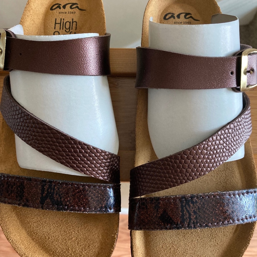 Ara Women’s Felipa Bronze Lack/ Laminado Slide Sandals, Size EU 38 US New in Box